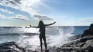 Bikini model blows cock on the beach 🌊