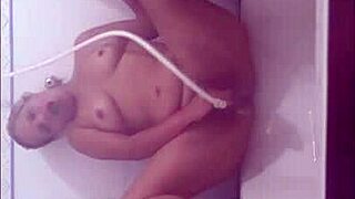 Prima sender erotisk video til primo via WhatsApp