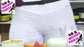 Kelly Key's Big Camel Toe Splitting Leggings in Wild Gangbang!