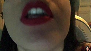 On the way back from work, a Brazilian crossdresser guided a jerk-off session on Marginal Pinheiros.