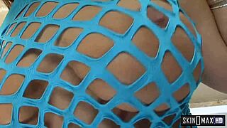 Busty Lexxxi liks it big, bent over and riding