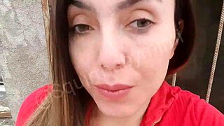 louquinha masturbates to squirt on terrace