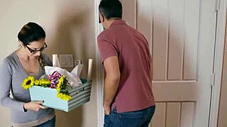 Hey, wanna see Raven Bay and Keiran Lee in a wild welcum wagon threesome?