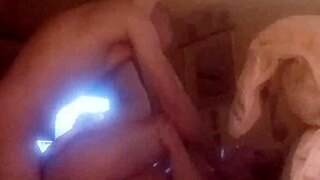 A colega de quarto diz: Sou uma puta safada.