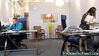 Hey, Petite Teen Stepdaughter Seduces in High Def Action! 😏