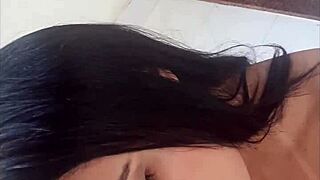 Hot brunette Pamela Santos giving blowjob to Matheus Castro backstage