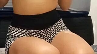 Wow, this sexy Colombian babe is amazing!