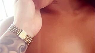 Hot brunette Pamela Santos giving blowjob to Matheus Castro backstage