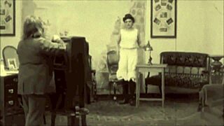 Descoperă pizdă păroasă vintage în epoca aburului