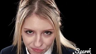 allora, questa bionda alla festa non ne aveva mai abbastanza di sborra nel blowbang.