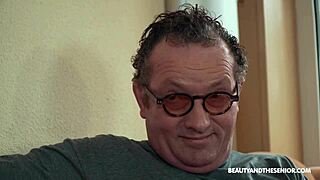 Amazing young sarah smith, come on, senior, let’s play!