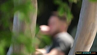 세련된 밀프 자지타기 판타지 위해 구부려짐