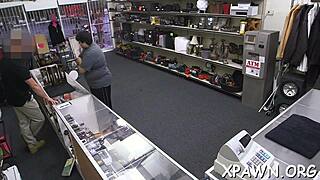 hey, this amateur got cash to flash her sexy moves! 😍