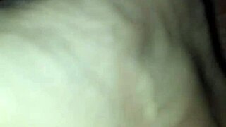 irm� louca de tes�o provocou o irm�o pirocudo pedindo no cuzinho e tomou surra de piroca dura de quatro sem camisinha