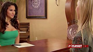 Feeling so hot watching Joe and Kristen foreplay with couples by the pool.