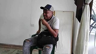 descubro a mi hermanastra follando con su novio en su habitacion y los grabo para que luego ella me haga todo igual 1 parte 😏