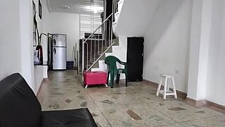 descubro a mi hermanastra follando con su novio en su habitacion y los grabo para que luego ella me haga todo igual 1 parte 😏