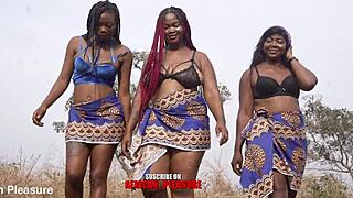 la troupe babe's big ass and tits are just wow 😍