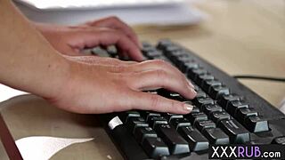 Hot Tiffany Doll licks India Summer's wet pussy