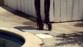 African pornstar fucks ass and cums in paradise