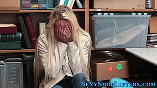 Teen thief gets cumshot on her face 😏