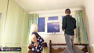 man, i cant believe this experienced lady givin me a blowjob... unreal