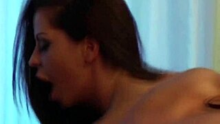 Donna chce ošukat horkou Cynthii a cítit její mokrou kundu