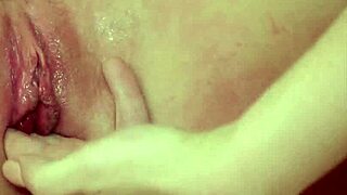 slayed boho blondes khloe & anna make sweet music with licks.