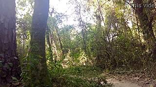 uhh, truck driver bangin’ a hooker right in the middle of nowhere, ya know?