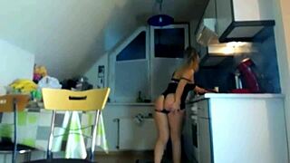 Big breasted Milf plays with her massive ass in the solo scene