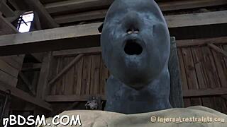 Salacious brunette babe rubs her soft muff gently, getting me all worked up! 😈