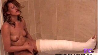 wanna see me touch myself in the shower with a cast leg? - fetisch-concept com