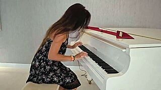 i’m shaking my sexy ass in no panties while hosts are out.