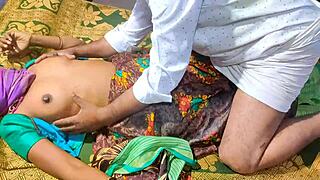 Desi couple gets down with steamy homemade banging in the village.