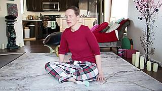 yoga lesson 351 with big ass and natural tits 😘