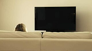 Blonde bombshell Dido gets kinky solo on TheLifeErotic