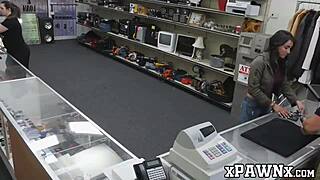 Enquanto Meu Noivo Trabalha Eu Dou Meu Cuzinho Pro Entregador!