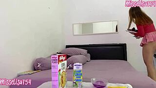 Japanese beauty enjoys a golden shower with her breakfast