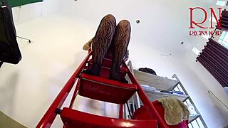 The Cleaner Maid Without Panties in the Office Does Tidying Up Wash Wall Lamp S3