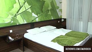 amigos novinhos na varanda casa