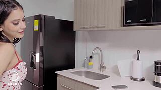 Una hermosa chica de la India baila Ringa Ringa y se toca sola - Min Galilea