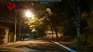 fui na praça da putaria com o corno e dois carros nos seguiram. resolvemos fazer uma brincadeira gostosa de dogging - cristina almeida