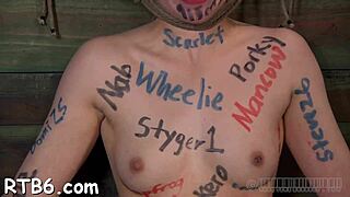 Sexy slave delights with oral service in hardcore bondage