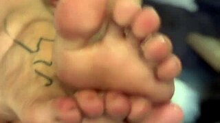 i can't believe her little feet and ass, it's so sexy for my first time