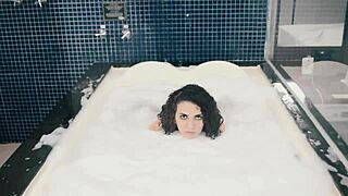 I, the petite hairy girl, shove toy in pussy till cum in hotel shower