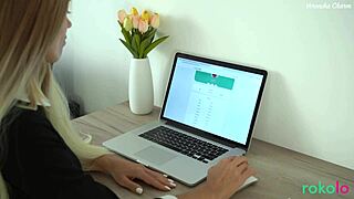 Sexy blonde I met on Rokolo moaned sweetly while I fucked her on the table and sprayed cum everywhere 💦