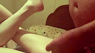 Amateur cougar spreads legs for missionary fuck