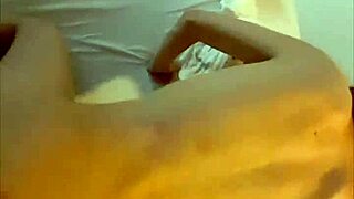 pequeña sucia colombiana nora milf chupando duro pov! 😜