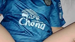 Hey, wanna see this Thai milf get creampied hard?