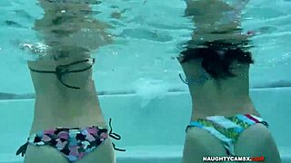 Booty shaking underwater captured in stunning HD with a sexy nude ass display